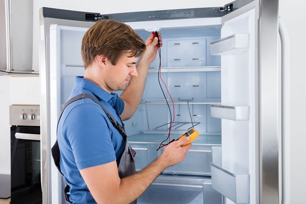 Cần đến kỹ thuật viên để xác định nguyên nhân tủ lạnh Sharp chạy liên tục không ngắt